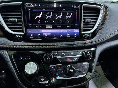 Used 2023 Chrysler Pacifica Pinnacle FWD image 24