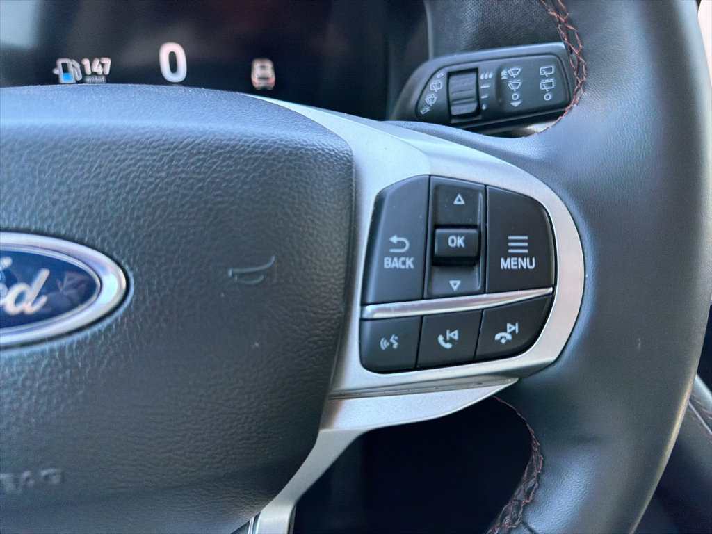 Used 2025 Ford Explorer Active AWD/4WD image 28