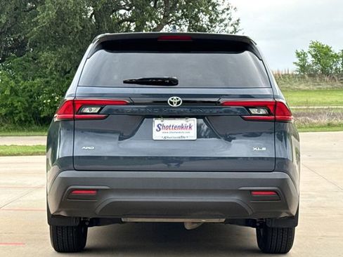 Used 2025 Toyota Grand Highlander AWD image 7