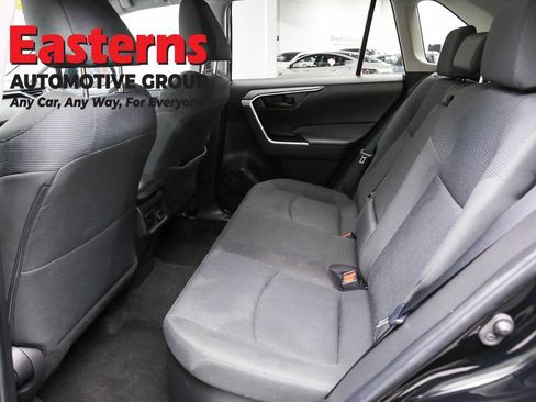 Used 2022 Toyota RAV4 LE AWD/4WD image 21