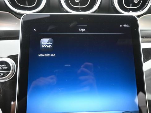Used 2025 Mercedes-Benz GLC 300 4MATIC image 11