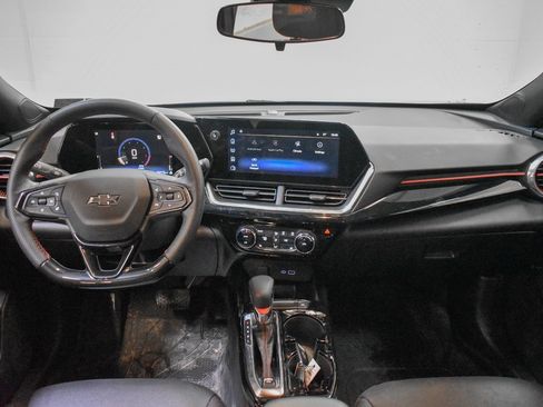Used 2025 Chevrolet Trax RS image 11