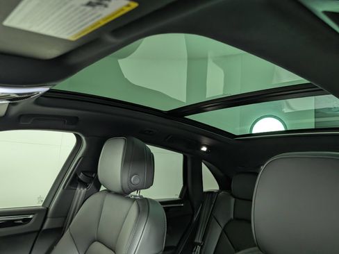 Certified 2026 Porsche Macan AWD/4WD image 27