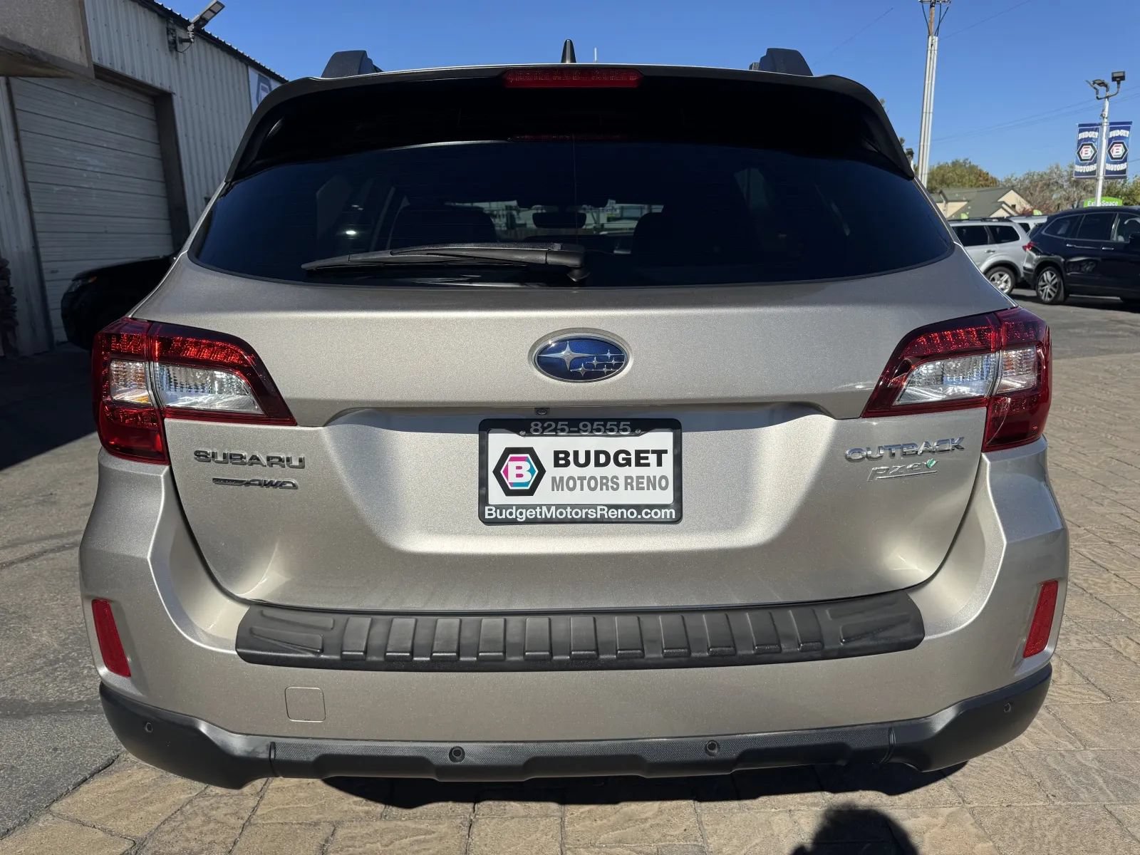 Used 2017 Subaru Outback 2.5i Limited AWD/4WD image 3