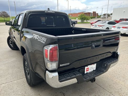 Certified 2023 Toyota Tacoma TRD Off-Road w/ TRD Premium Off Road Package AWD/4WD image 4