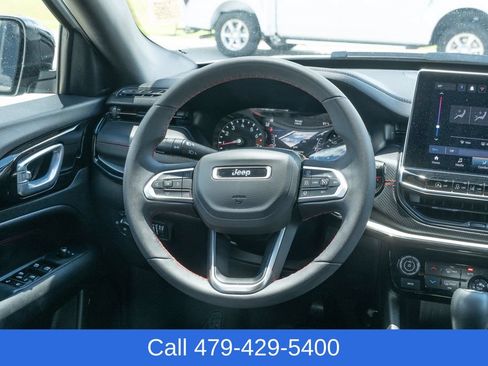 Used 2025 Jeep Compass Trailhawk AWD/4WD image 32