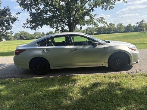 Used 2017 Nissan Altima 2.5 S w/ Power Driver Seat Package FWD image 8