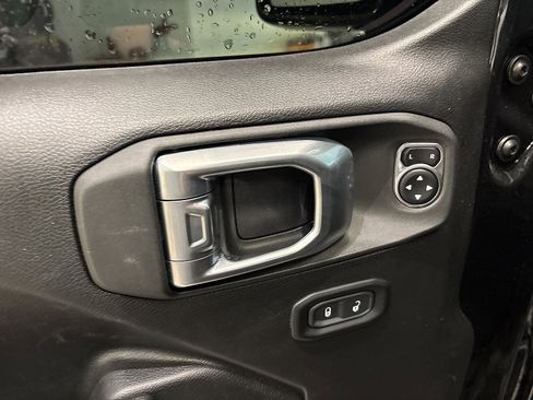 Used 2023 Jeep Gladiator Sport image 9