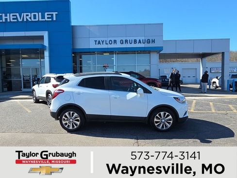 Used 2020 Buick Encore Preferred image 1