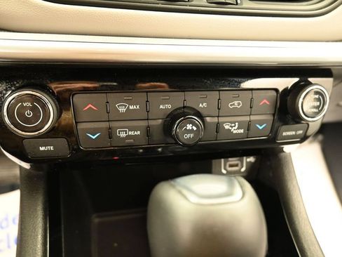 Used 2025 Jeep Compass Limited AWD/4WD image 35