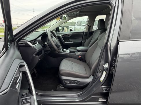 Used 2025 Toyota RAV4 XLE w/ Convenience Package AWD/4WD image 18