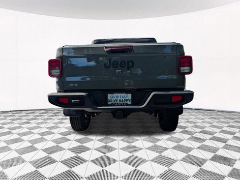 Used 2023 Jeep Gladiator Sport AWD/4WD image 17