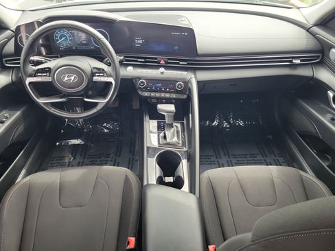 Used 2023 Hyundai Elantra SEL w/ Convenience Package FWD image 10