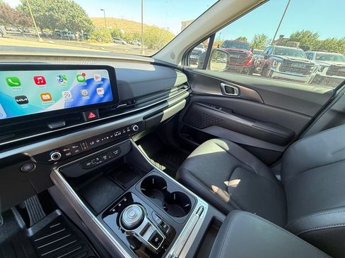 Used 2025 Kia Carnival SX FWD image 12