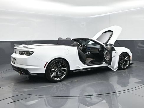 Used 2022 Chevrolet Camaro ZL1 RWD image 67