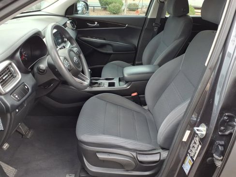 Used 2018 Kia Sorento LX image 12