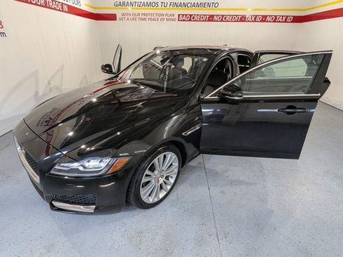 Used 2019 Jaguar XF Prestige image 11