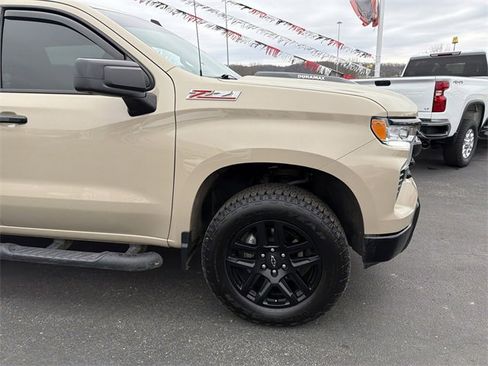 Used 2022 Chevrolet Silverado 1500 LT Trail Boss w/ Convenience Package II image 2