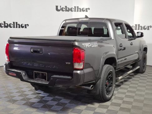 Used 2017 Toyota Tacoma TRD Sport image 7