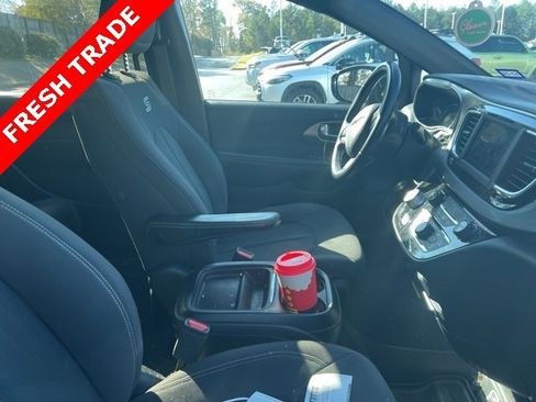 Used 2018 Chrysler Pacifica Touring Plus w/ S Appearance Package image 12