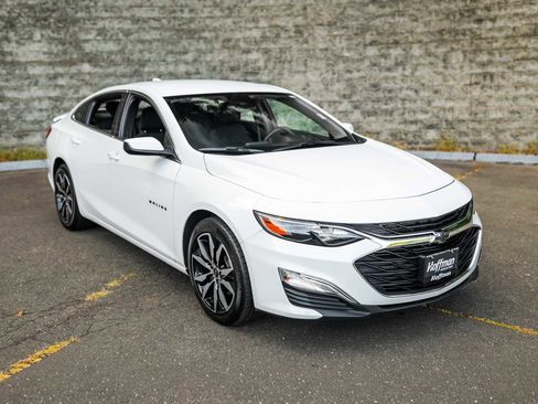 Used 2025 Chevrolet Malibu RS image 2