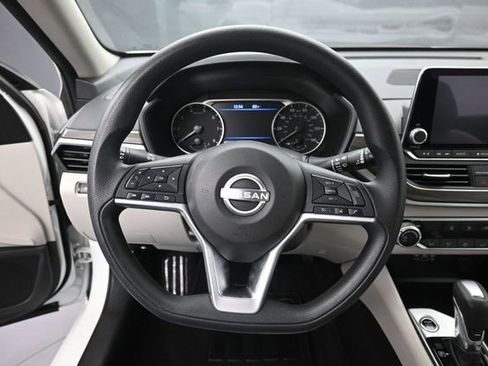 Used 2024 Nissan Altima 2.5 SV AWD/4WD image 20