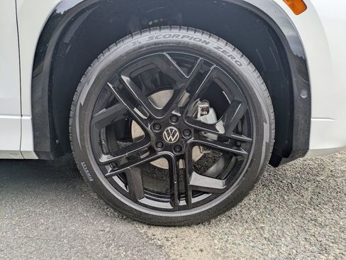 New 2026 Volkswagen Tiguan SE R-Line FWD image 11