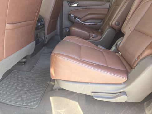 Used 2019 Chevrolet Suburban Premier image 32
