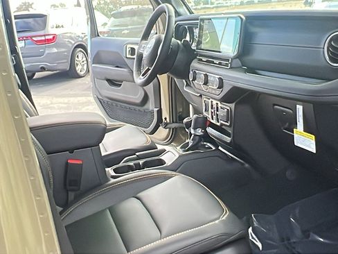 New 2025 Jeep Gladiator Sport image 12