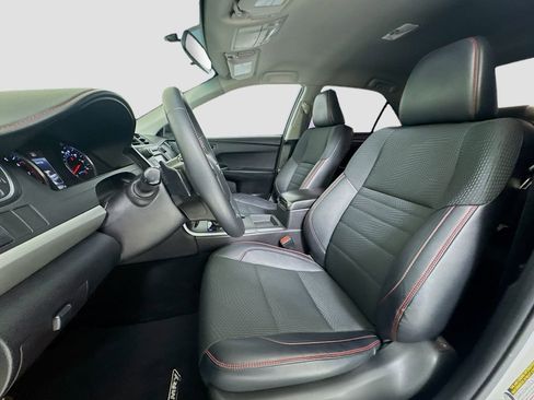 Used 2016 Toyota Camry SE image 8