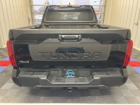 Used 2022 Toyota Tundra SR5 w/ SR5 Convenience Package AWD/4WD image 4