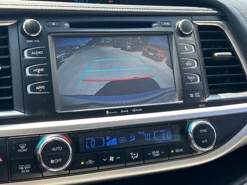 Used 2017 Toyota Highlander XLE image 38