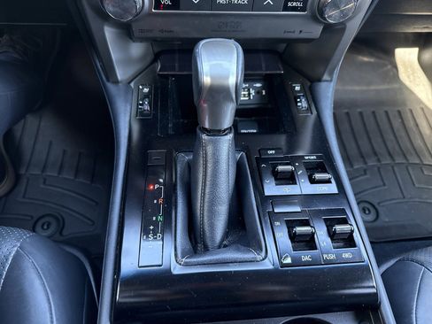 Used 2021 Lexus GX 460 Luxury w/ Sport Design Package AWD/4WD image 23