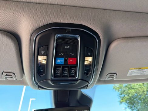 Used 2022 Jeep Wagoneer Series III w/ Premium Group I AWD/4WD image 34