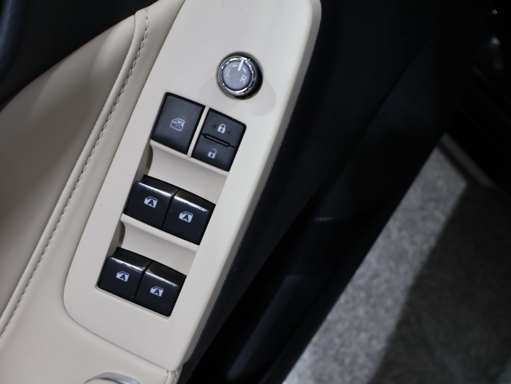 Used 2021 Toyota Avalon XLE w/ Carpet Mat Package (TMS) FWD image 13