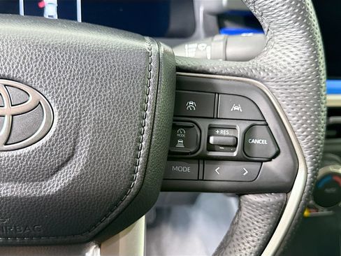Used 2025 Toyota Tacoma Limited AWD/4WD image 12