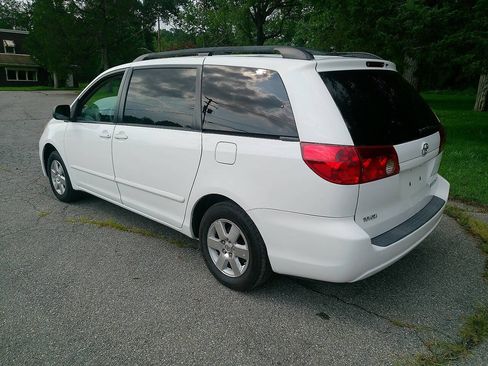 Used 2007 Toyota Sienna LE w/ LE Pkg 3 FWD image 8