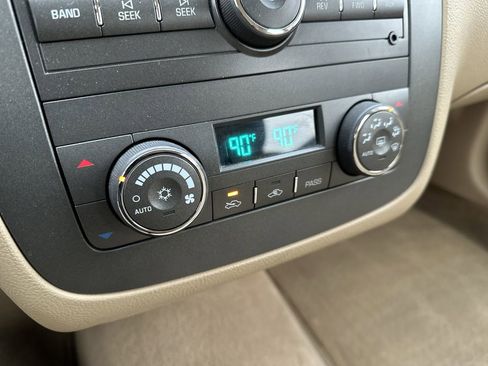 Used 2009 Buick Lucerne CXL image 17