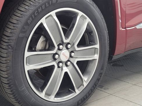 Used 2019 GMC Acadia Denali w/ Technology Package AWD/4WD image 31