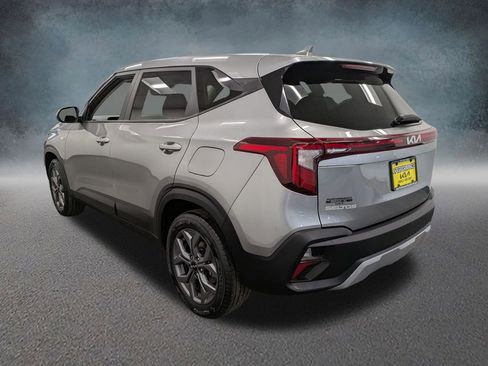 Used 2024 Kia Seltos LX AWD/4WD image 6