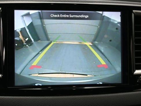 Used 2023 Chrysler Pacifica Touring-L FWD image 39