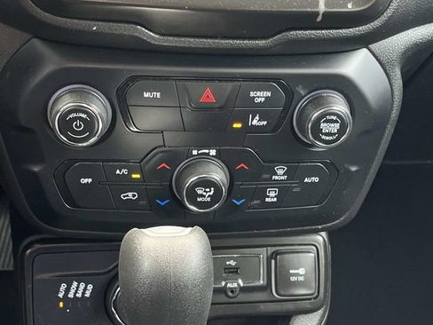 Certified 2022 Jeep Renegade Latitude w/ Convenience Group AWD/4WD image 35