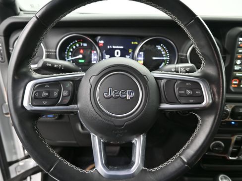 Used 2022 Jeep Wrangler Unlimited Sahara image 13