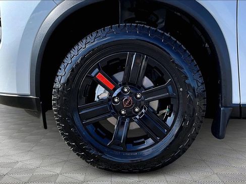 Used 2025 Nissan Rogue SV w/ Rock Creek Premium Package image 9