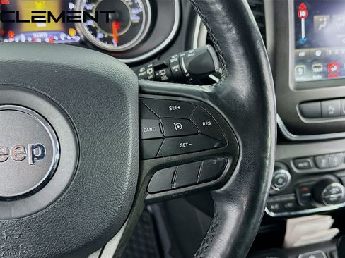 Used 2019 Jeep Cherokee Trailhawk w/ Cold Weather Group AWD/4WD image 17