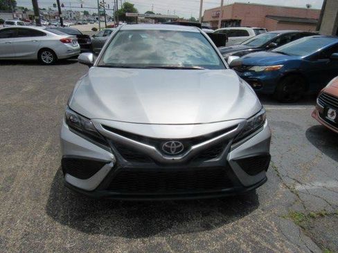 Used 2021 Toyota Camry SE FWD image 3