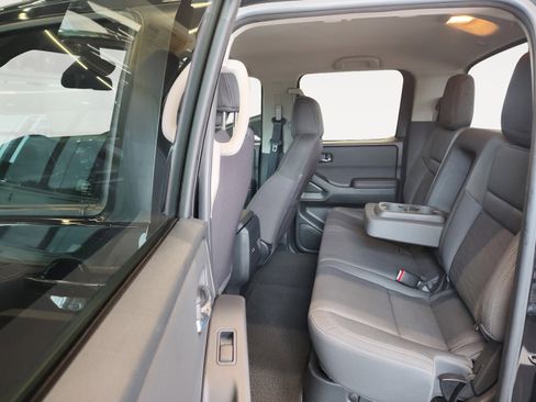 Used 2024 Nissan Frontier SV w/ Technology Package RWD image 24