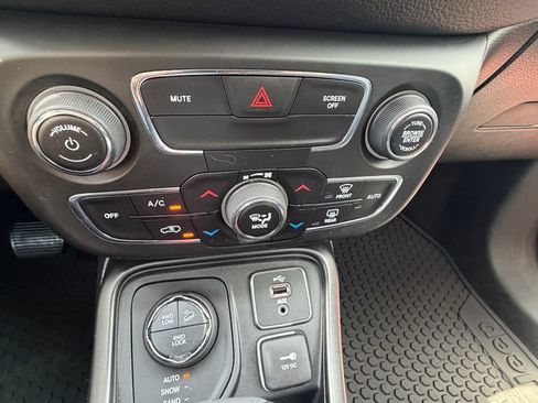 Used 2018 Jeep Compass Trailhawk w/ Popular Equipment Group AWD/4WD image 52