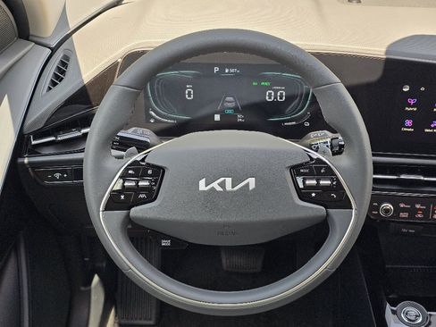 New 2025 Kia Niro EX image 7