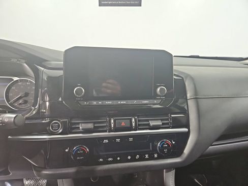 Used 2022 Nissan Pathfinder SV AWD/4WD image 19